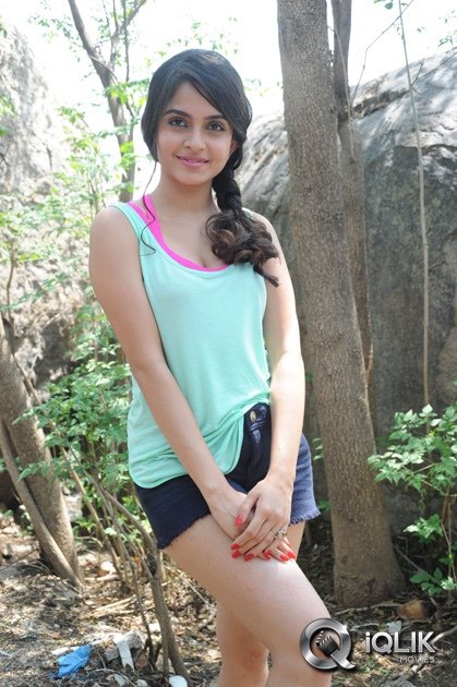 Sheena-Shahabadi-On-The-Sets-Of-Gaddam-Gang